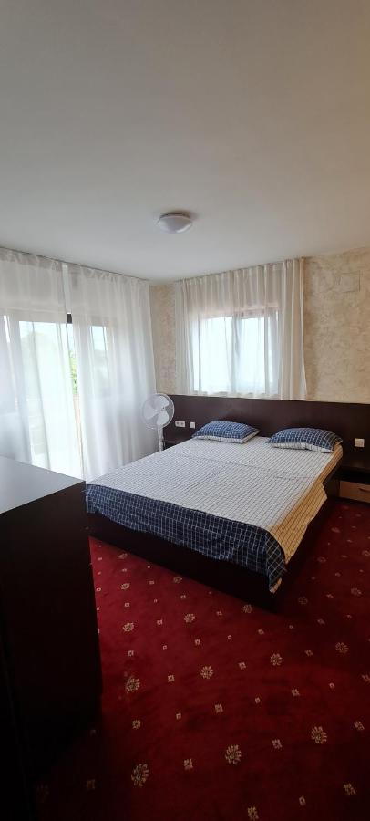 Vila Nicholas Bărcăneşti Exterior foto